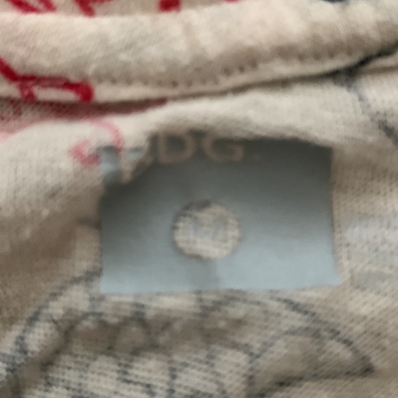 THREE •3• T’s all Super Cute: 2 from Urban Outfitters - BDG & also Chloe K crop - Picture 8 of 11